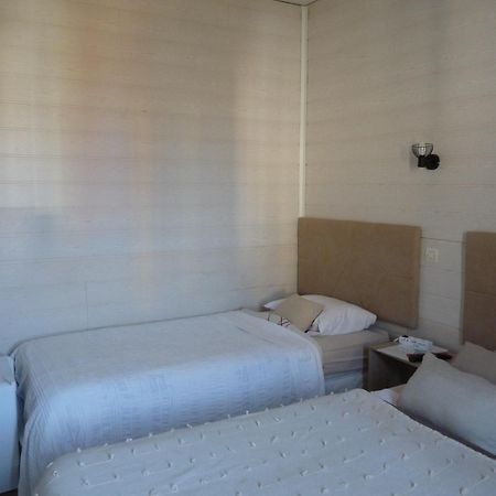 Les Chambres De La Gare نوايير-سور-شير المظهر الخارجي الصورة